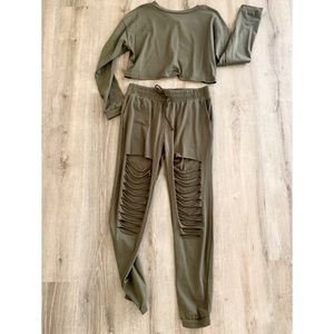 NWOT cotton slightly cropped top & ripped jogger set size S